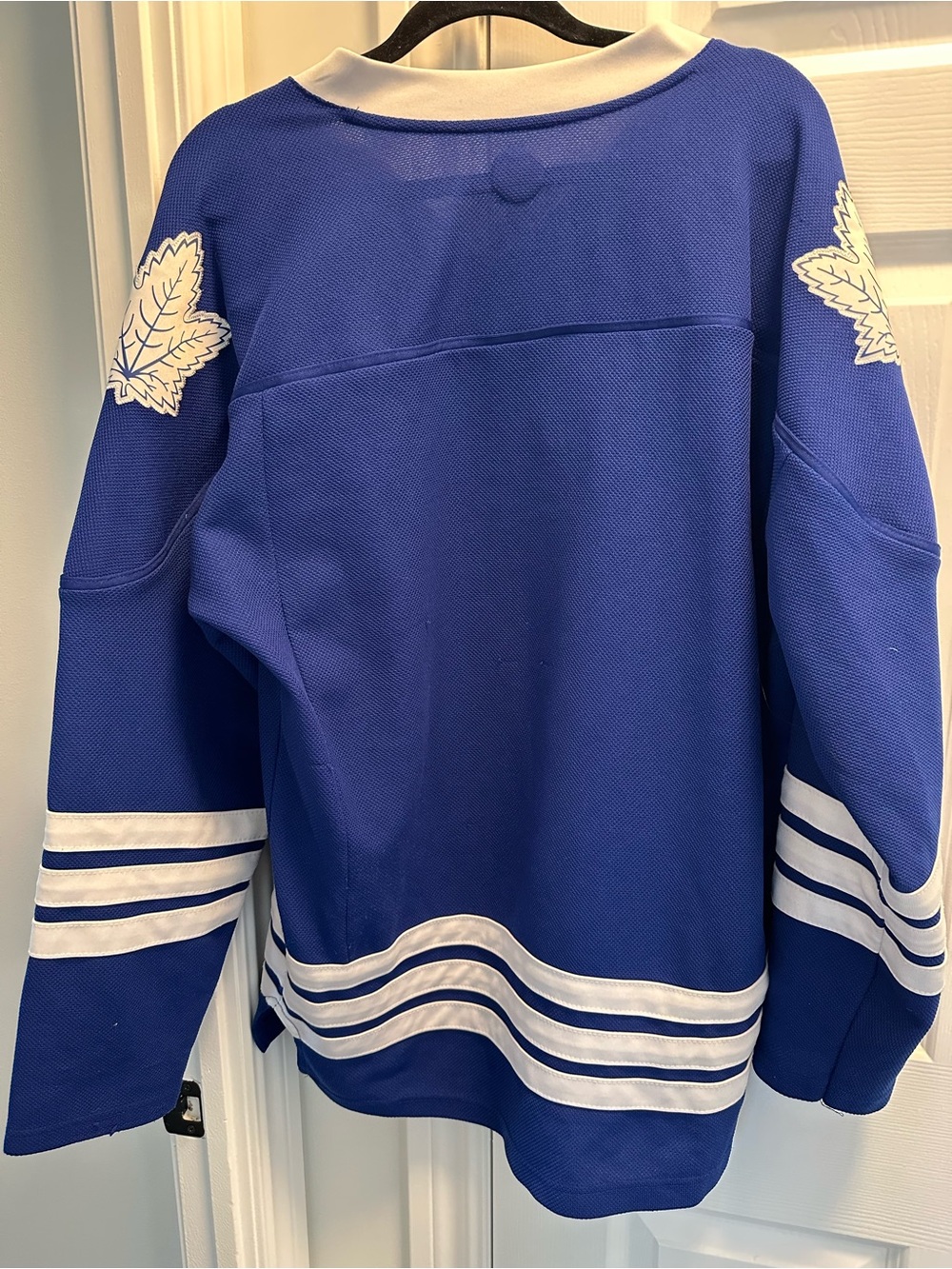 Toronto Maple Leafs Blue & White Hockey Jersey size Small/Medium - Picture 2 of 3